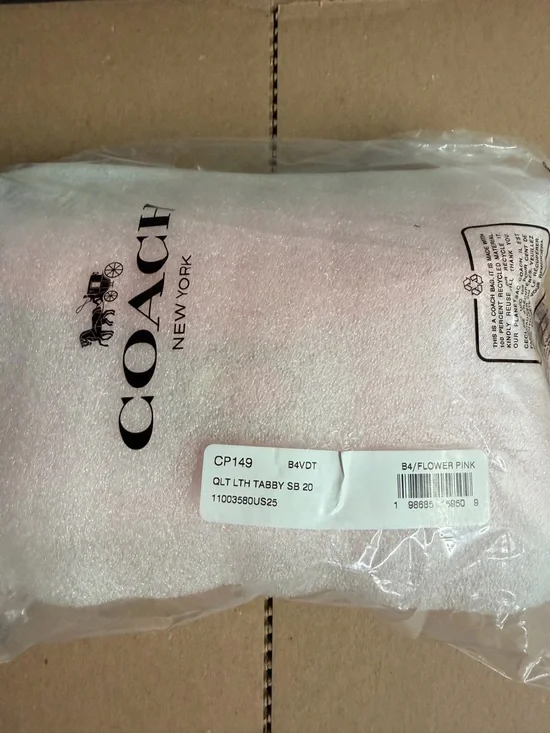 Coach Tabby Shoulder Bag 20
With Pillow Quilting - Picture 6 of 7